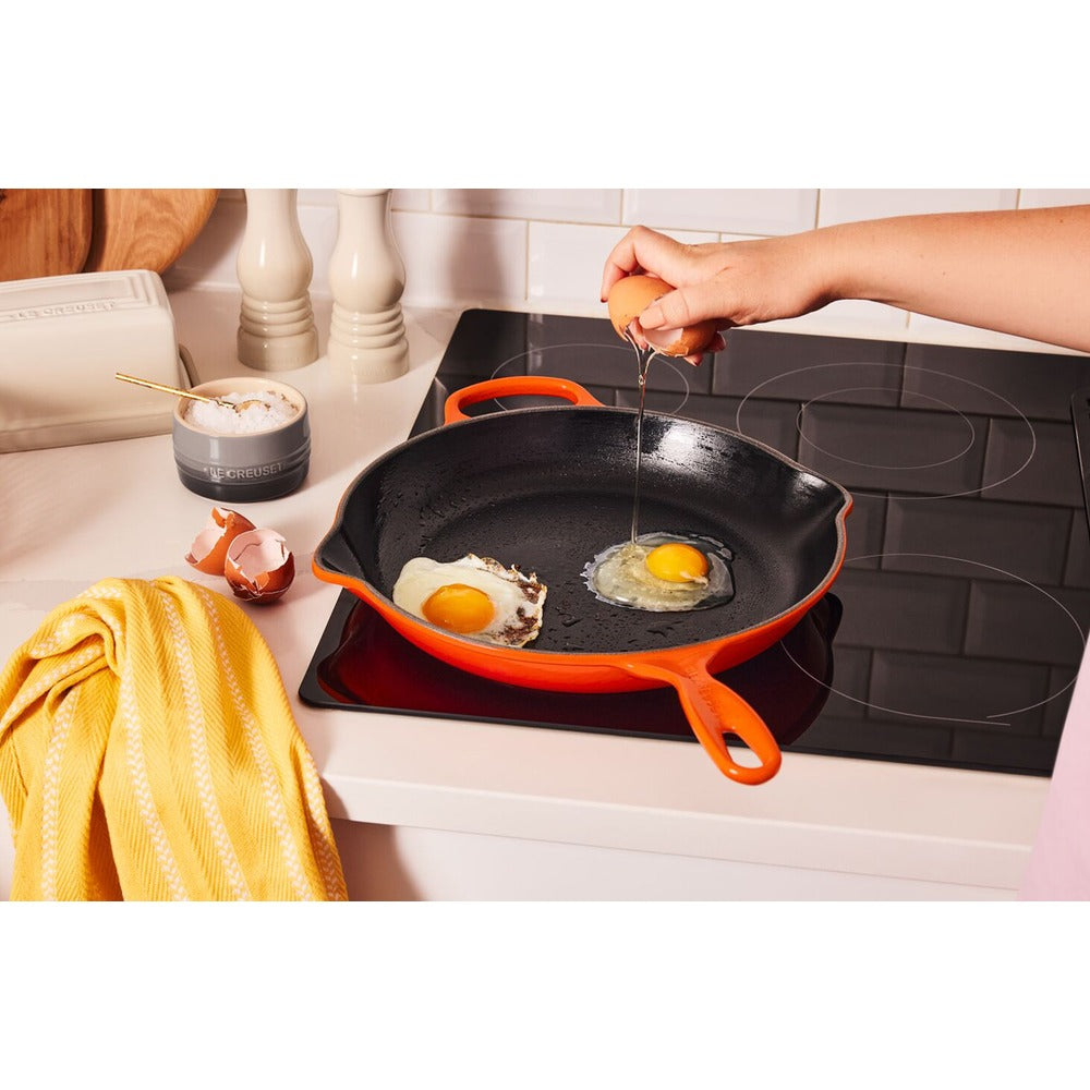 20 cm - Evolution Cast Iron Frying Pan with Double Spout