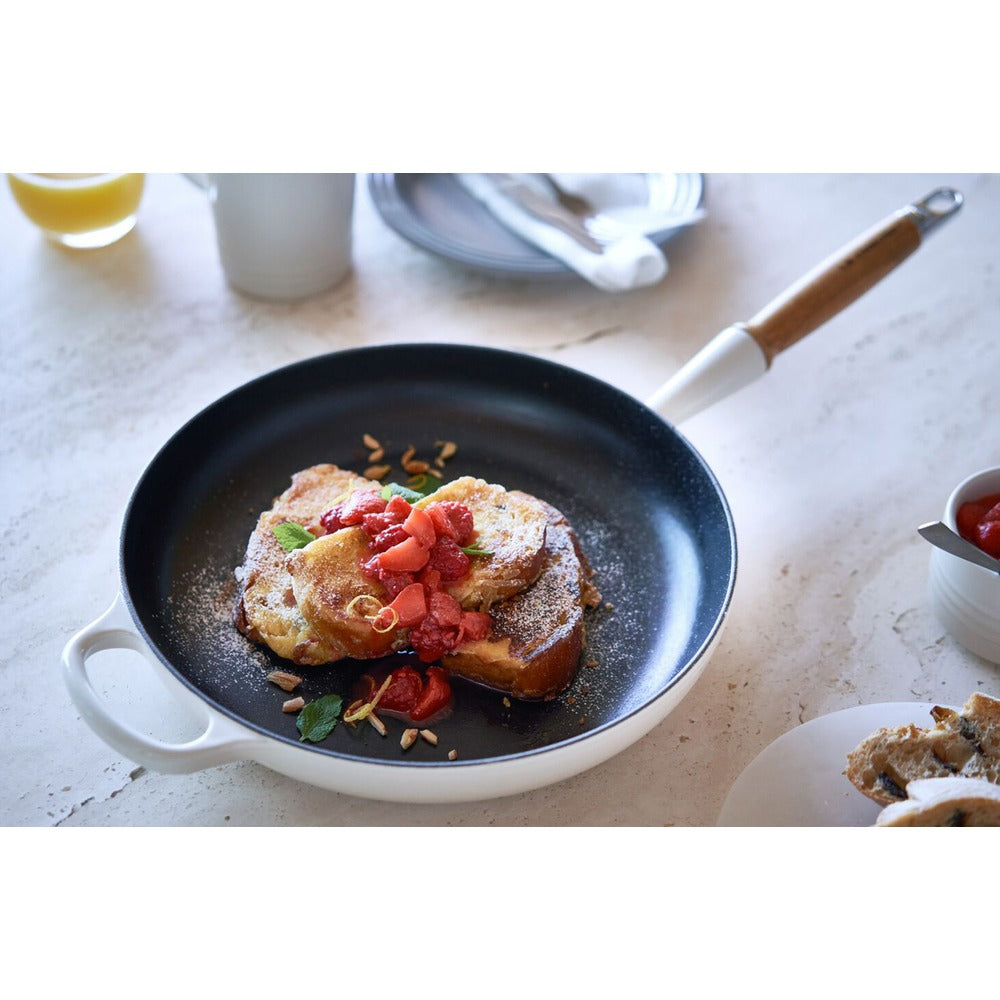 28 cm - Le Creuset Evolution Padella Bassa In Ghisa Vetrificata Con Manico In Legno