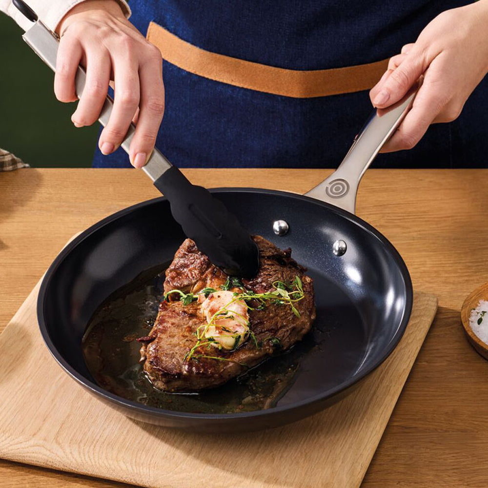 Le Creuset Essential Padella Bassa Antiaderente Con Rivestimento In Ceramica In Acciaio Inox