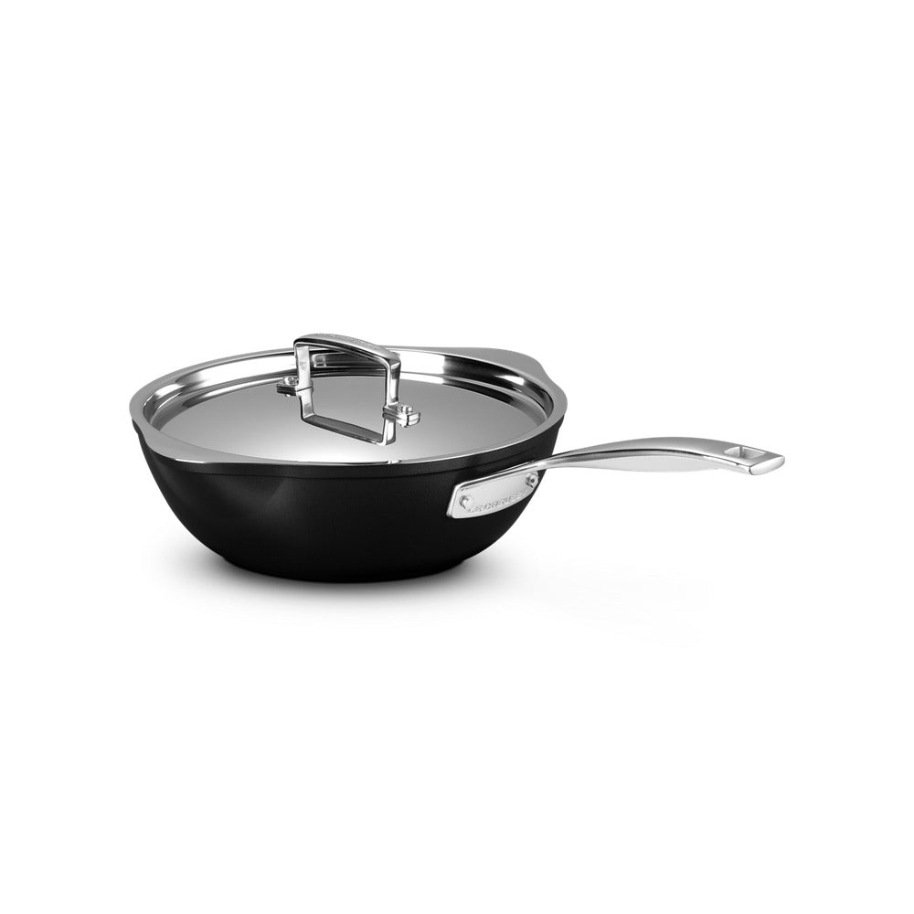 24 cm - Le Creuset Essential Padella Alta Dello Chef Antiaderente Con Doppio Becco In Alluminio