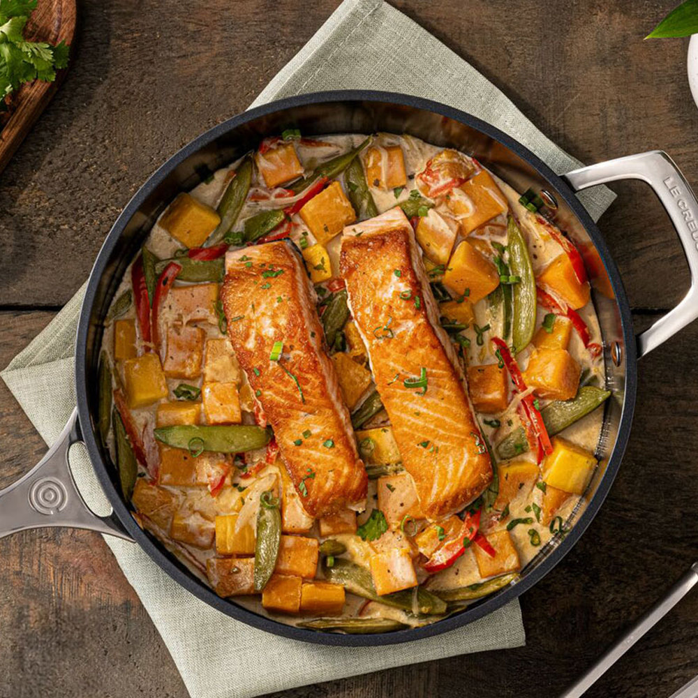 26 cm - Le Creuset Essential Padella Sautè con Coperchio Antiaderente Con Rivestimento In Ceramica In Acciaio Inox