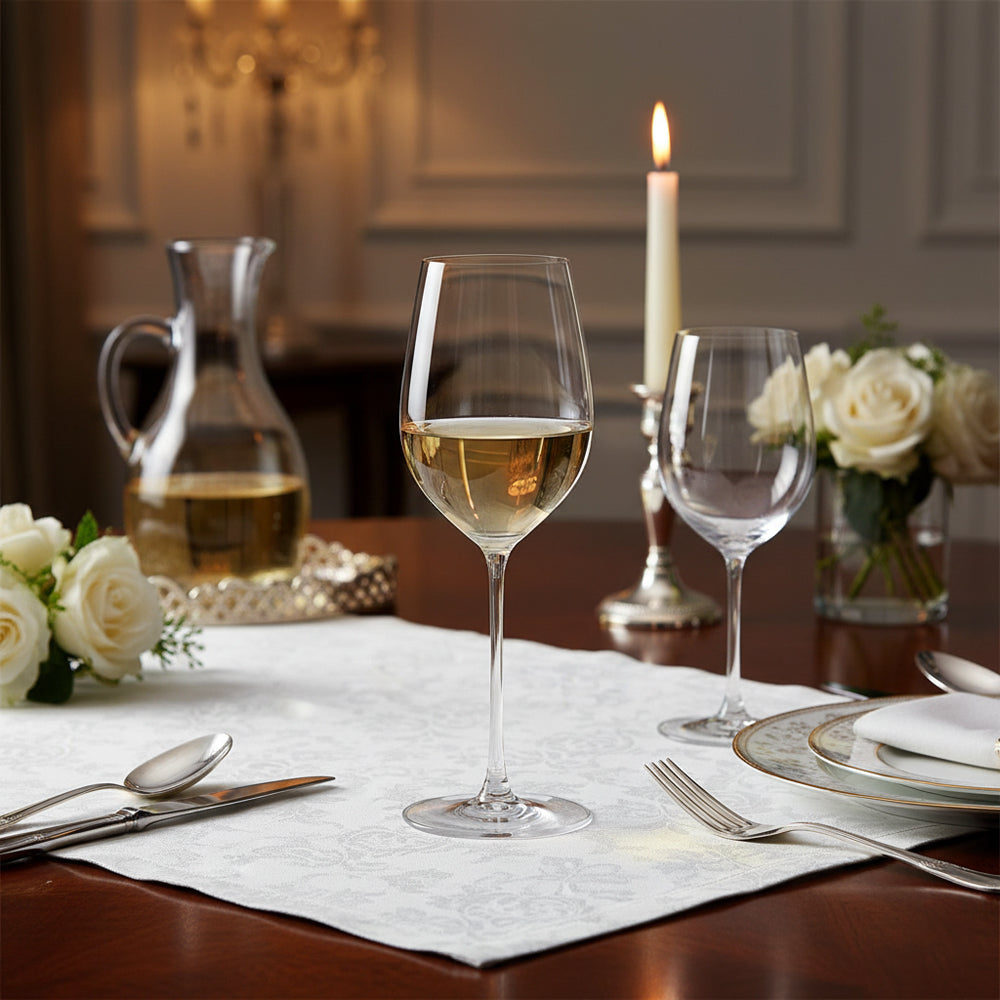 Calici per vino bianco con forma a tulipano per freschezza e profumi