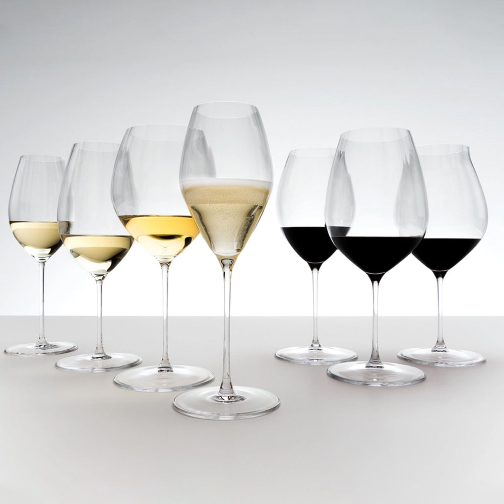 Calici da vino trasparenti per degustazione