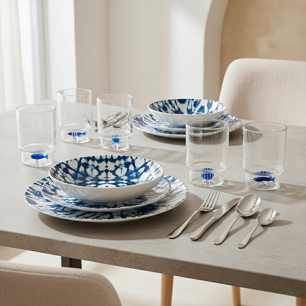 Set de Servicio de Platos de Porcelana + Servicio de Cubiertos de Acero (Acabado Brillante) + Set de Vasos (Decoraciones Variadas)