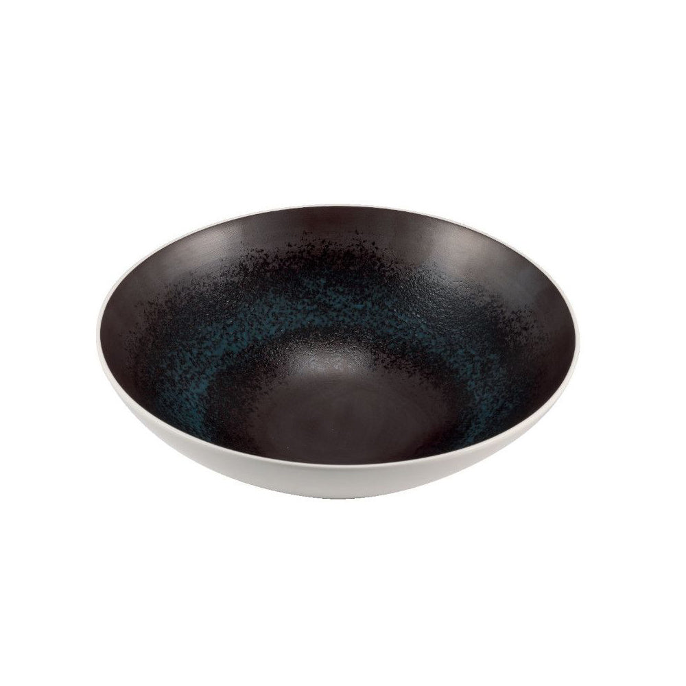 ciotola tonda di ceramica bianca con interno smaltato nero e decorazione blu granulosa, fondo concavo, senza ambientazione visibile